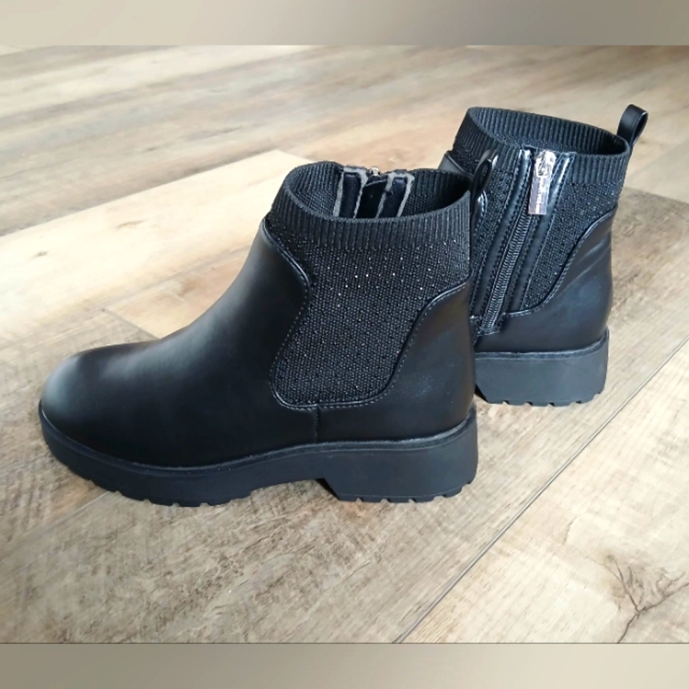NWOT Marc Fisher Big Girls Heidi Platform Outsole Chelsea Boots Size 5
